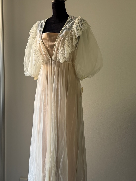 Val Mode Other - Vintage Sheer Lace Robe in Ivory - Women's Intimates
